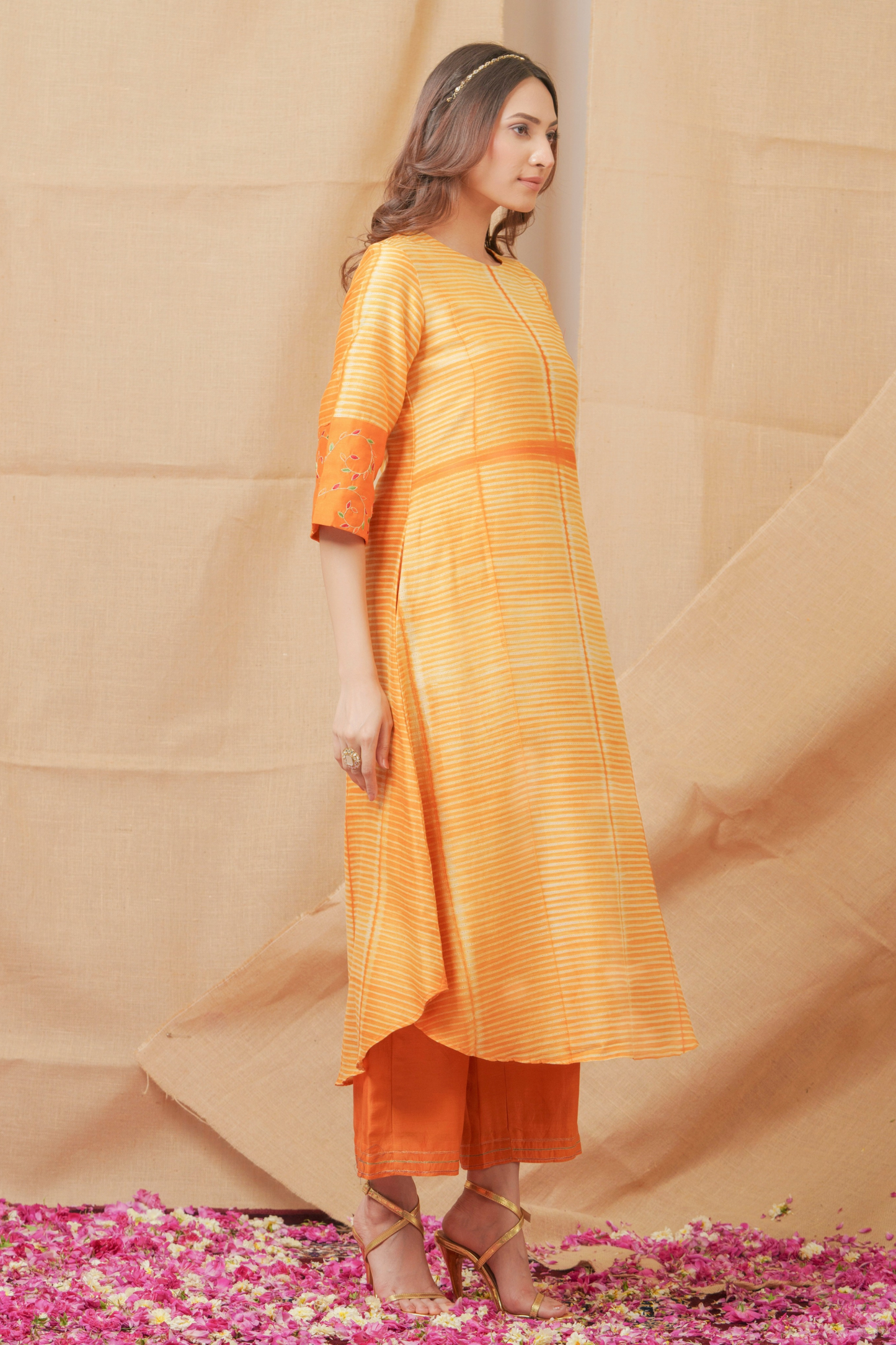 Peela Sitara Kurta