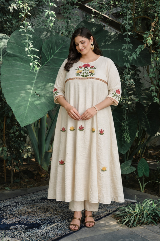 Ravisha Jacquard Kurta (Curve-friendly)