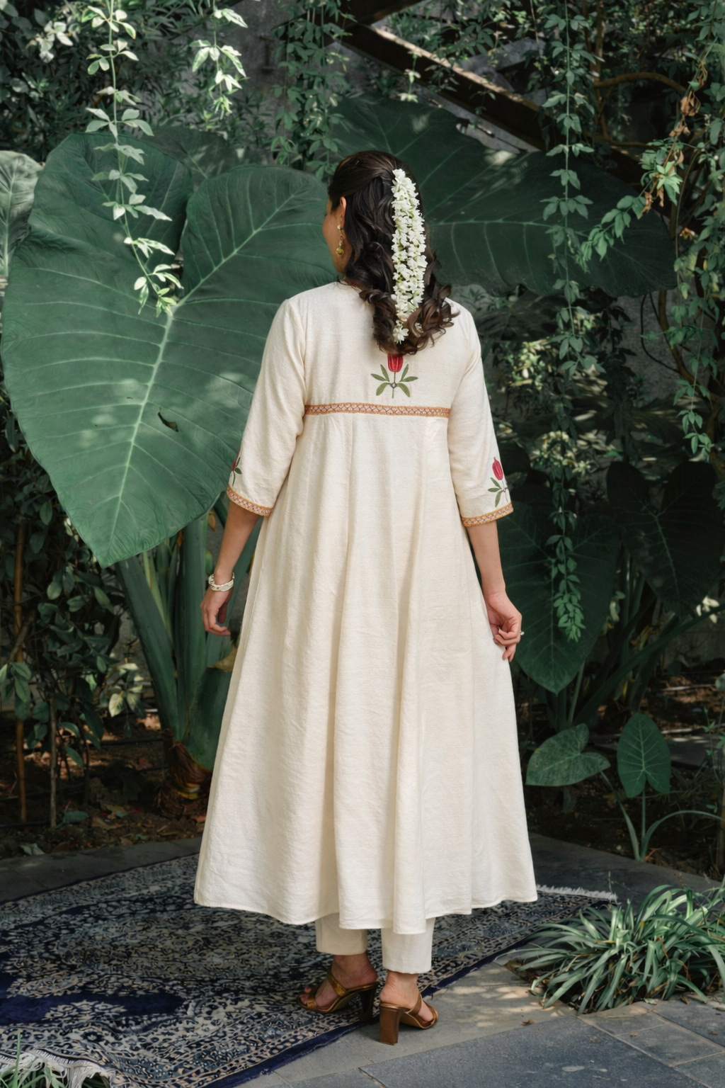 Ravisha Jacquard Kurta (Curve-friendly)