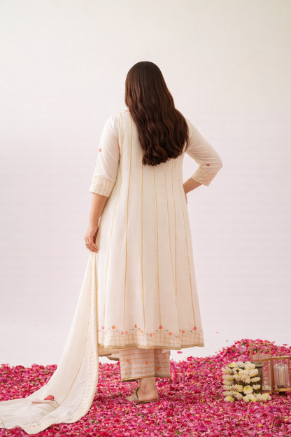 Gayatri Handloom Chanderi Kurta (Curve-friendly)