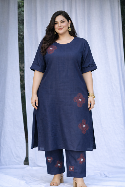 Noir Pure Linen Kurta (Curve-friendly)