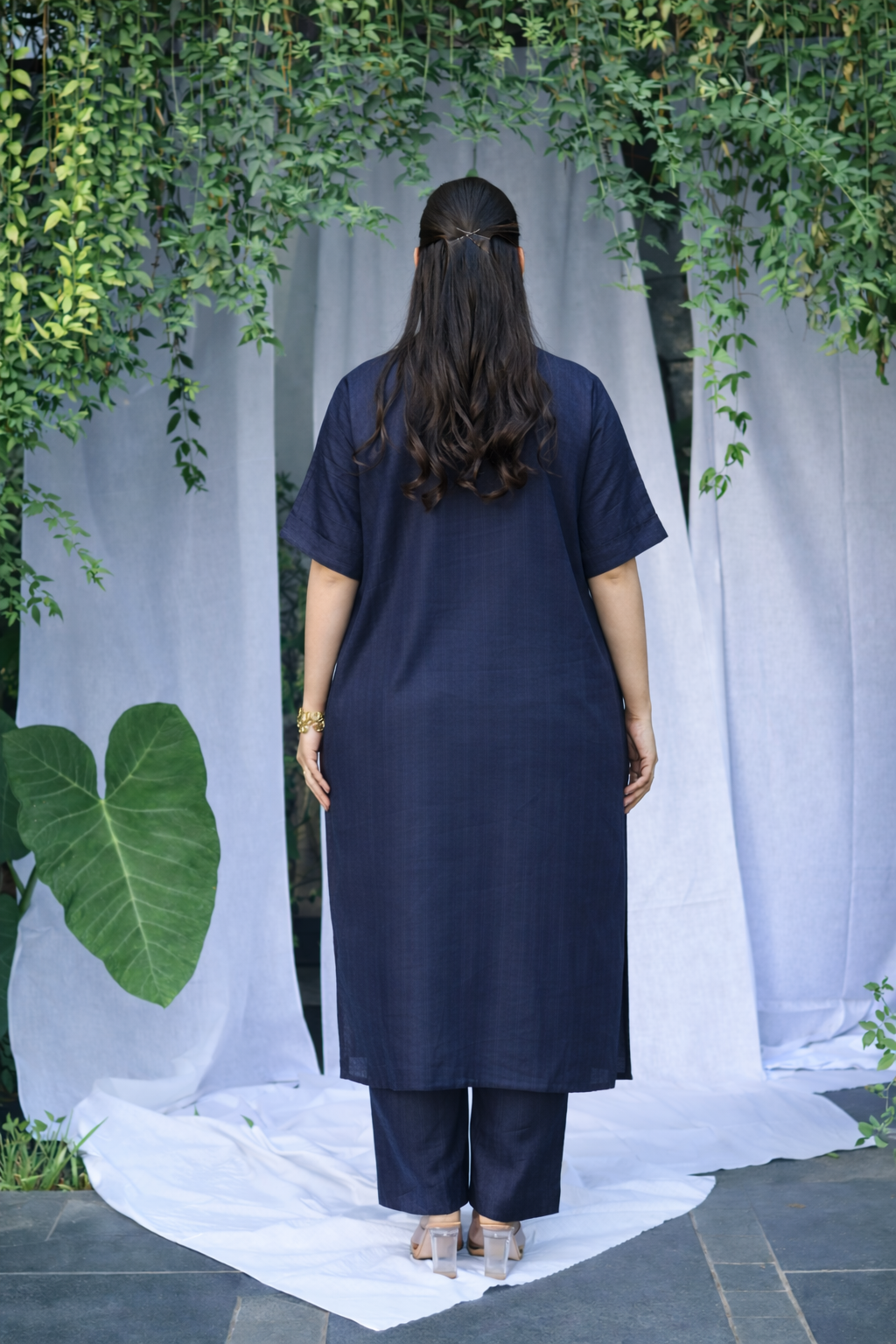 Noir Pure Linen Kurta (Curve-friendly)